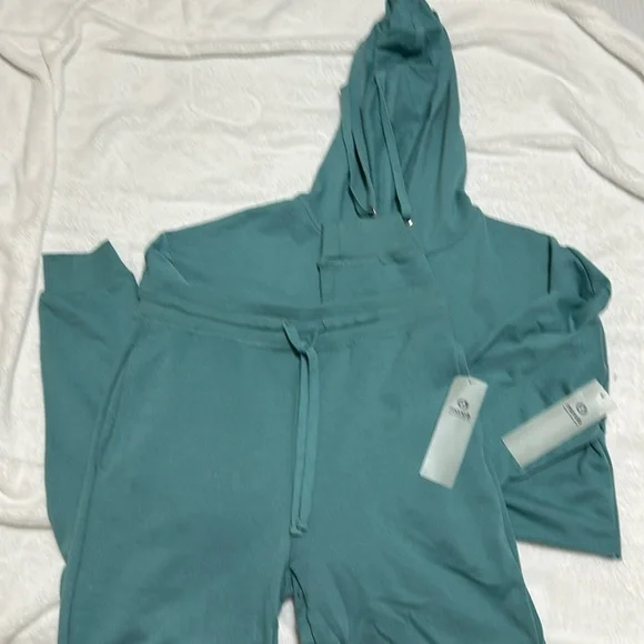 Track Suit - soft and comfy Crop top jacket - Picture 1 of 4